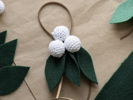 Christmas Berry Ornament - Cara & Co Craft Supply